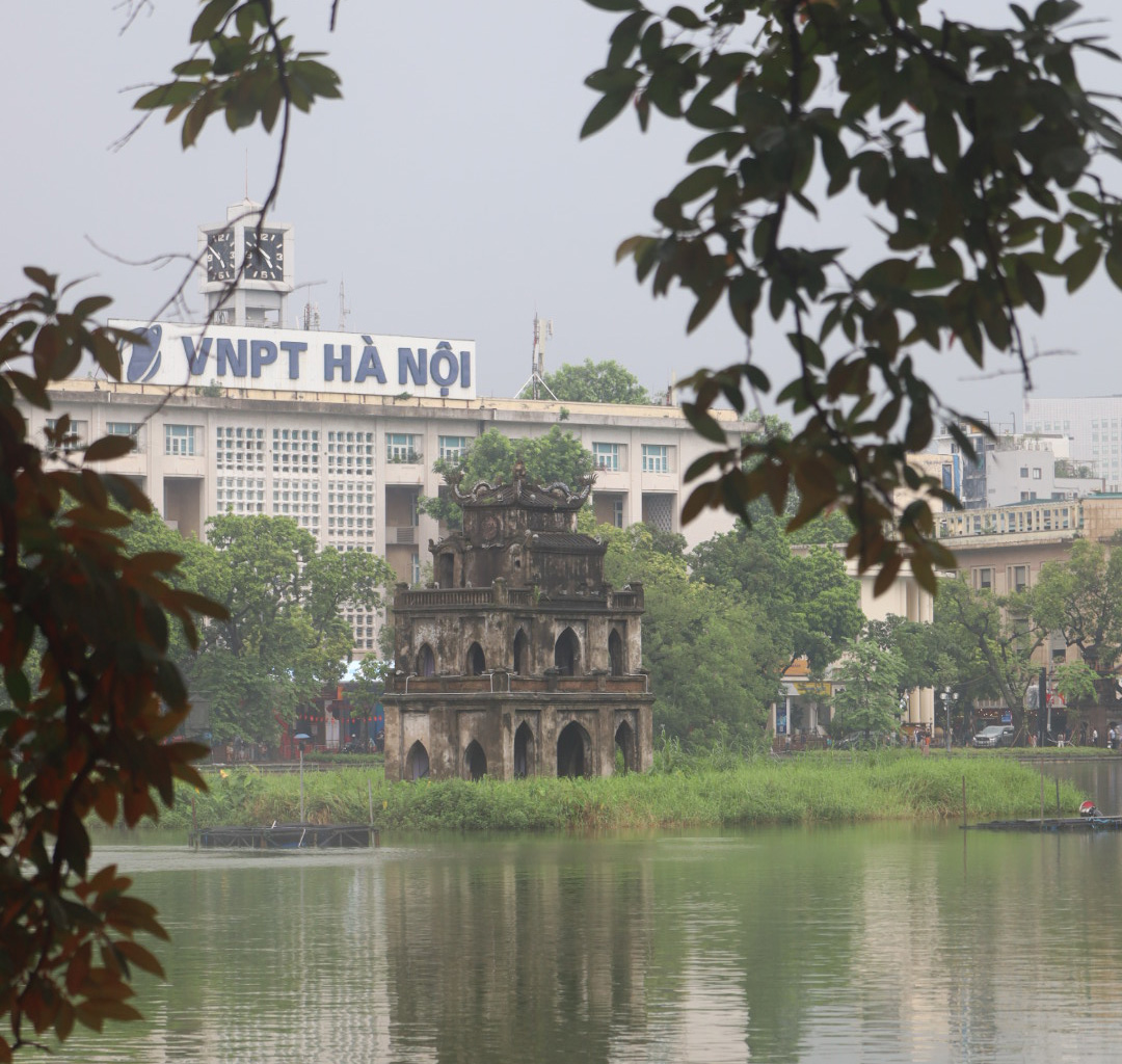 Study trip to Vietnam 2025. After-work walk around Hanoi city, including a visit to Sword Lake
